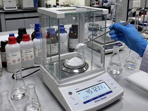 Timbangan Digital untuk Laboratorium Kimia: Tips Memilih yang Tepat