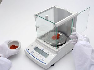 Timbangan Presisi 0.01 g untuk QC